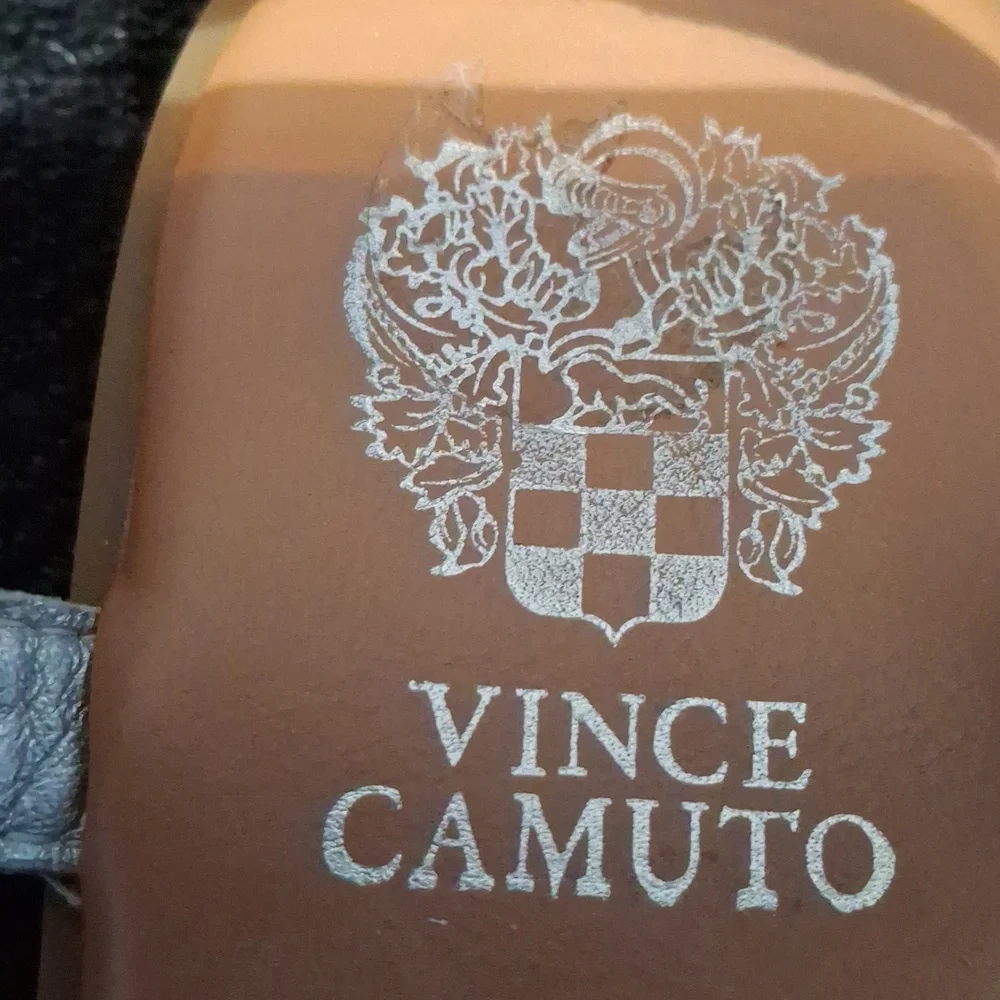 Vince camuto butterflie rinestone sandels